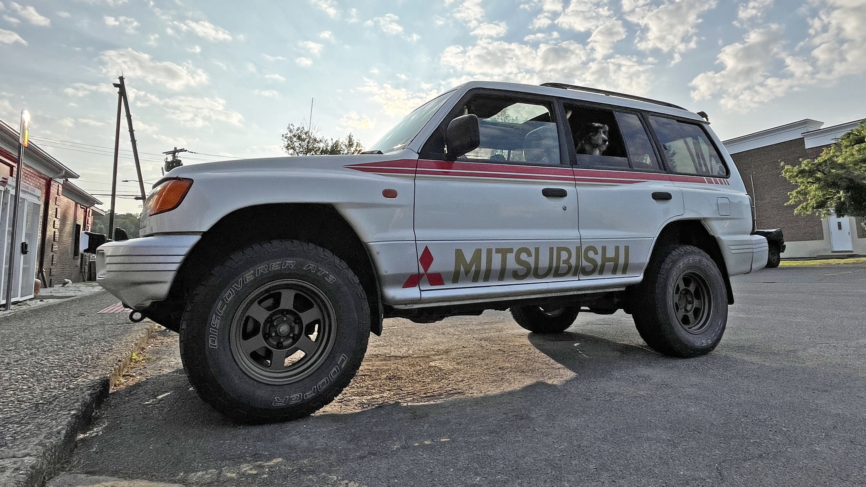 1998 Mitsubishi Montero with custom graphics.